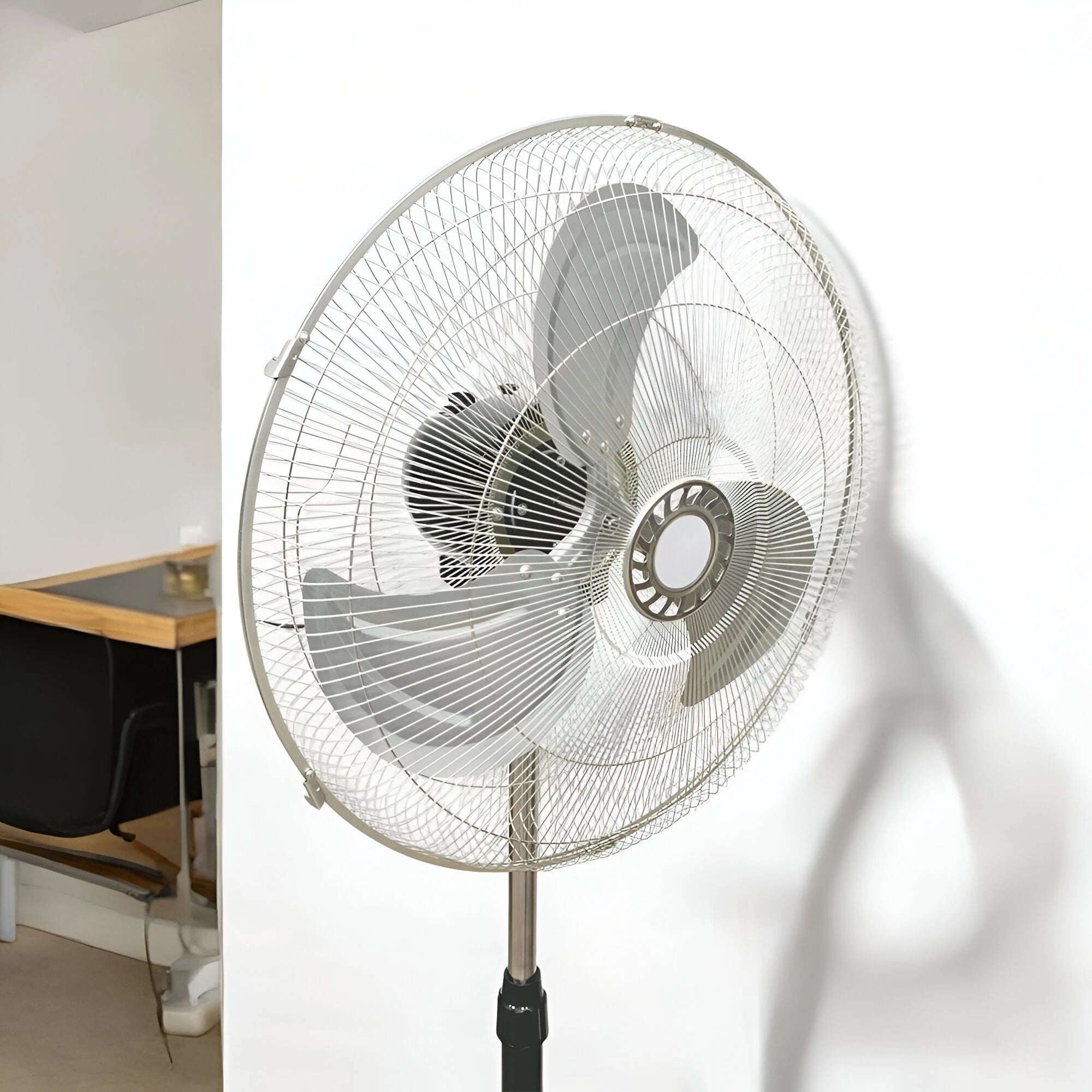 3-in-1 Stand-, Tisch- und Wandventilator mit 3 einstellbaren Geschwindigkeitsstufen, Stahl- und ABS-Struktur