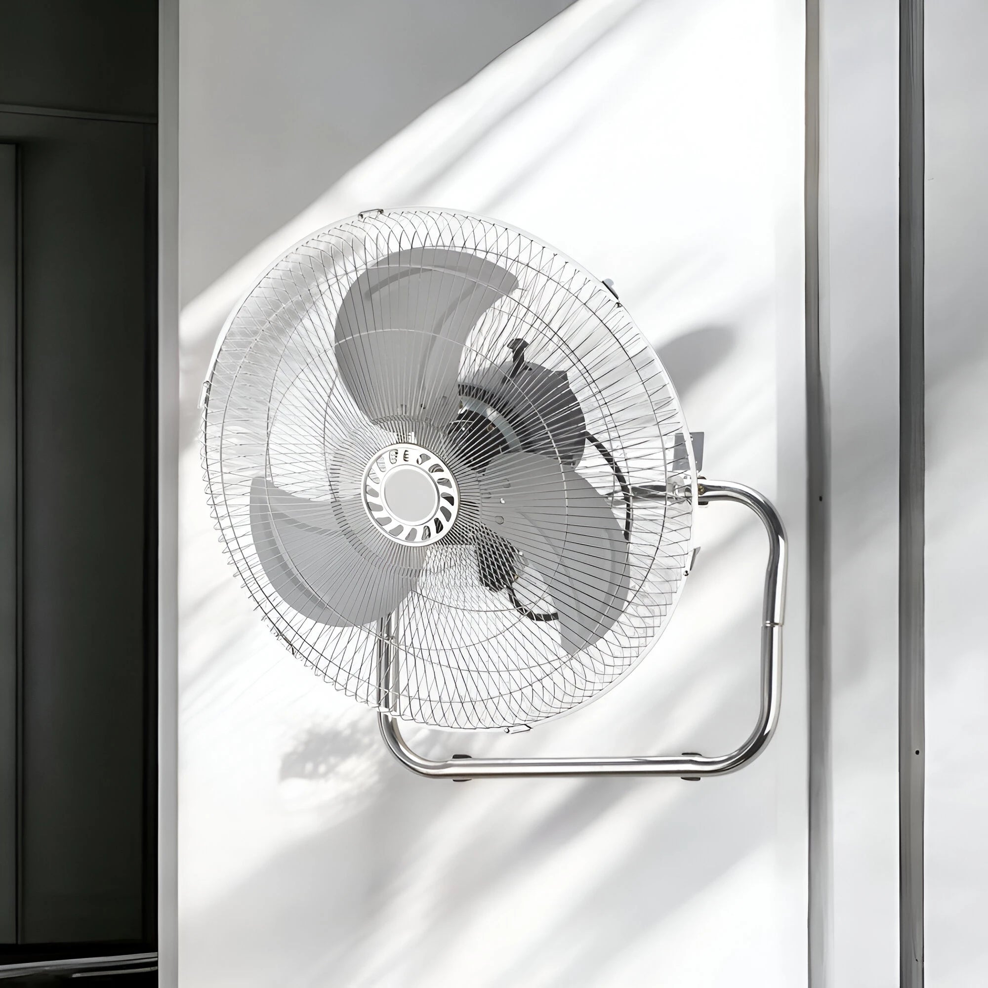 3-in-1 Stand-, Tisch- und Wandventilator mit 3 einstellbaren Geschwindigkeitsstufen, Stahl- und ABS-Struktur