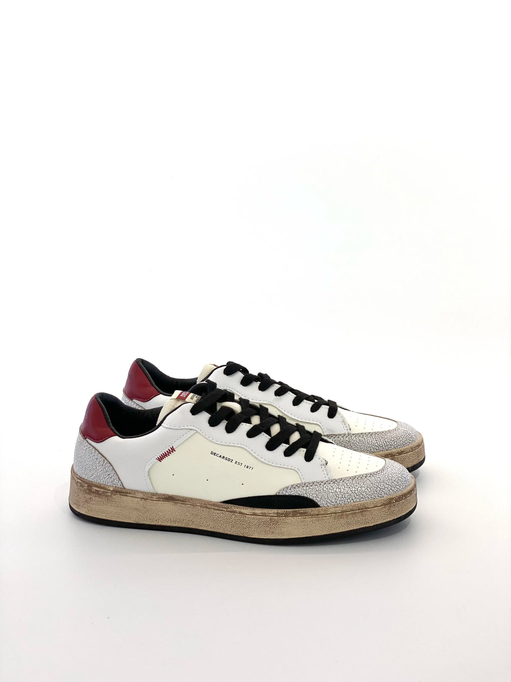 Sneakers basse vintage da uomo, scarpe casual da skate in ecopelle bianca con tacco verde, lacci neri, suola effetto invecchiato, scarpe da ginnastica retrò, sneakers street style alla moda per uomo