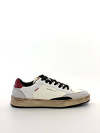 Sneakers basse vintage da uomo, scarpe casual da skate in ecopelle bianca con tacco verde, lacci neri, suola effetto invecchiato, scarpe da ginnastica retrò, sneakers street style alla moda per uomo
