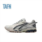 Scarpe stile retrò atletico con suola segmentata antiscivolo, adatte per jogging, attività all'aperto, uscite casual e fitness per adulti.
