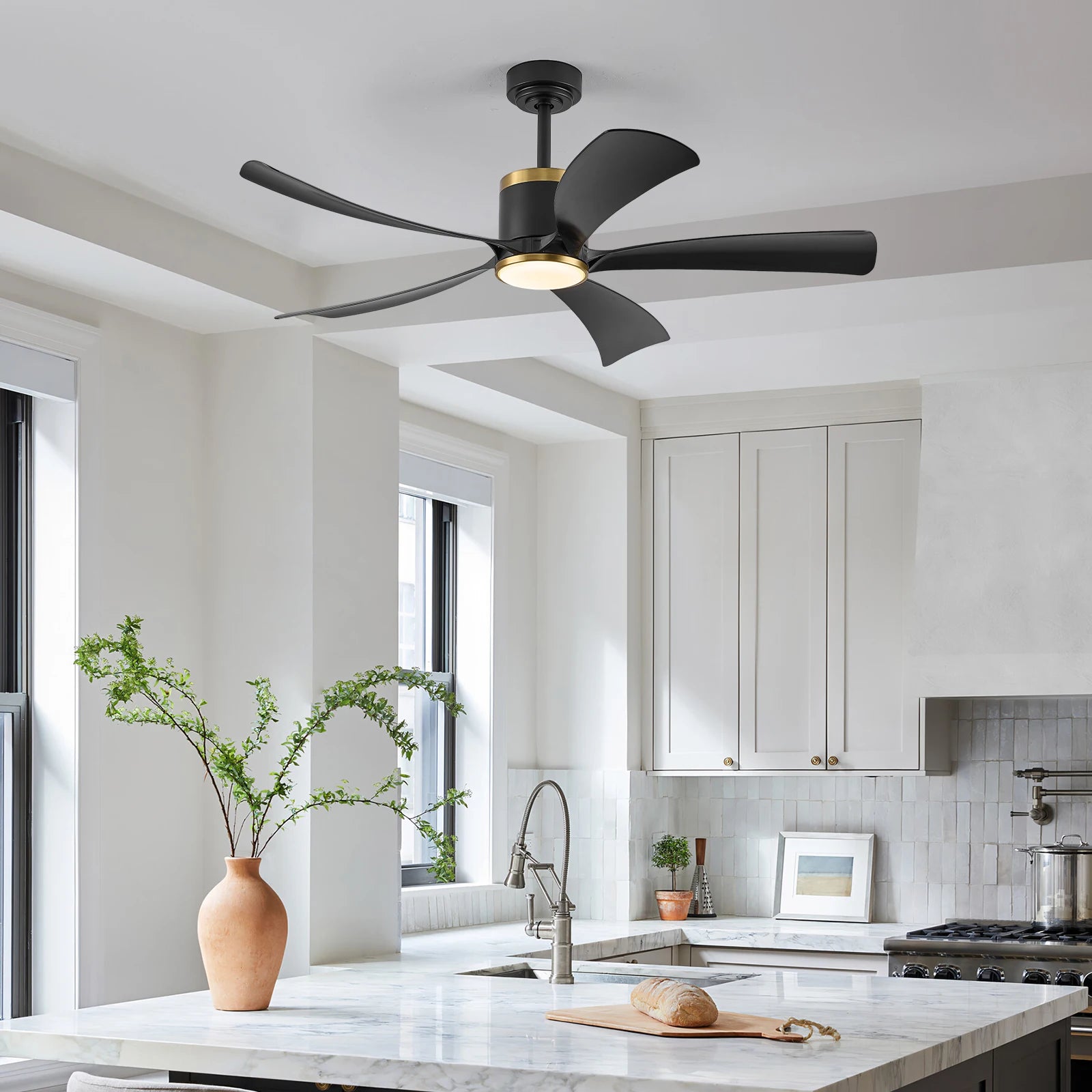 Ventilatore da Soffitto Reversibile da 52 Pollici con Luce, Nero e Oro, 5 Pale, LED 20W, 6 Velocità, Telecomando, Silenzioso, per Interni, Moderno, Estate e Inverno