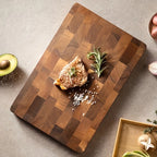 1 großes Holzbrett: Robustes Schneidebrett mit Holzmaserung, aus großblättrigem Kamelienbaumholz für Fleisch, Käse, Gemüse, Brot
