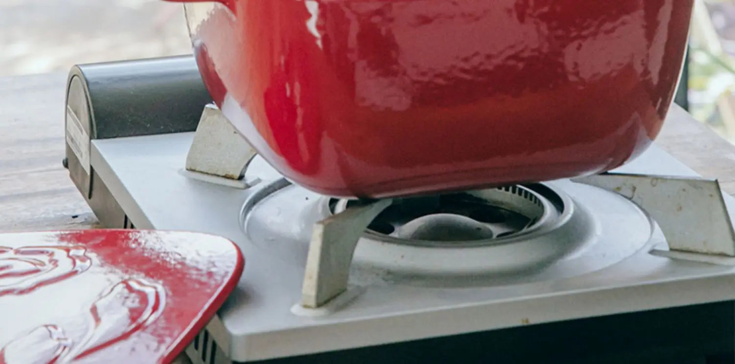 Pentola in ghisa smaltata rosso rubino Fornello a induzione profonda Pentola per stufato universale a gas con micro bloccaggio a pressione per cucinare fresca