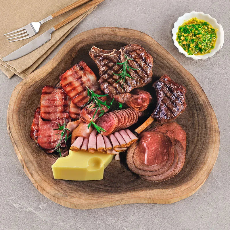 Servierplatte aus Massivholz, naturbelassen mit einzigartiger Maserung, handgefertigte, unregelmäßige Steakplatte aus Holz, Schneidebrett, Küchenutensilien für Restaurants