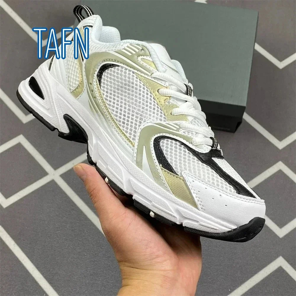 Y2K Retro Chunky Unisex Sneakers, Obermaterial aus Mesh und Synthetik-Mix, dicke geformte Sohle für urbane Outfits und trendige Streetlooks