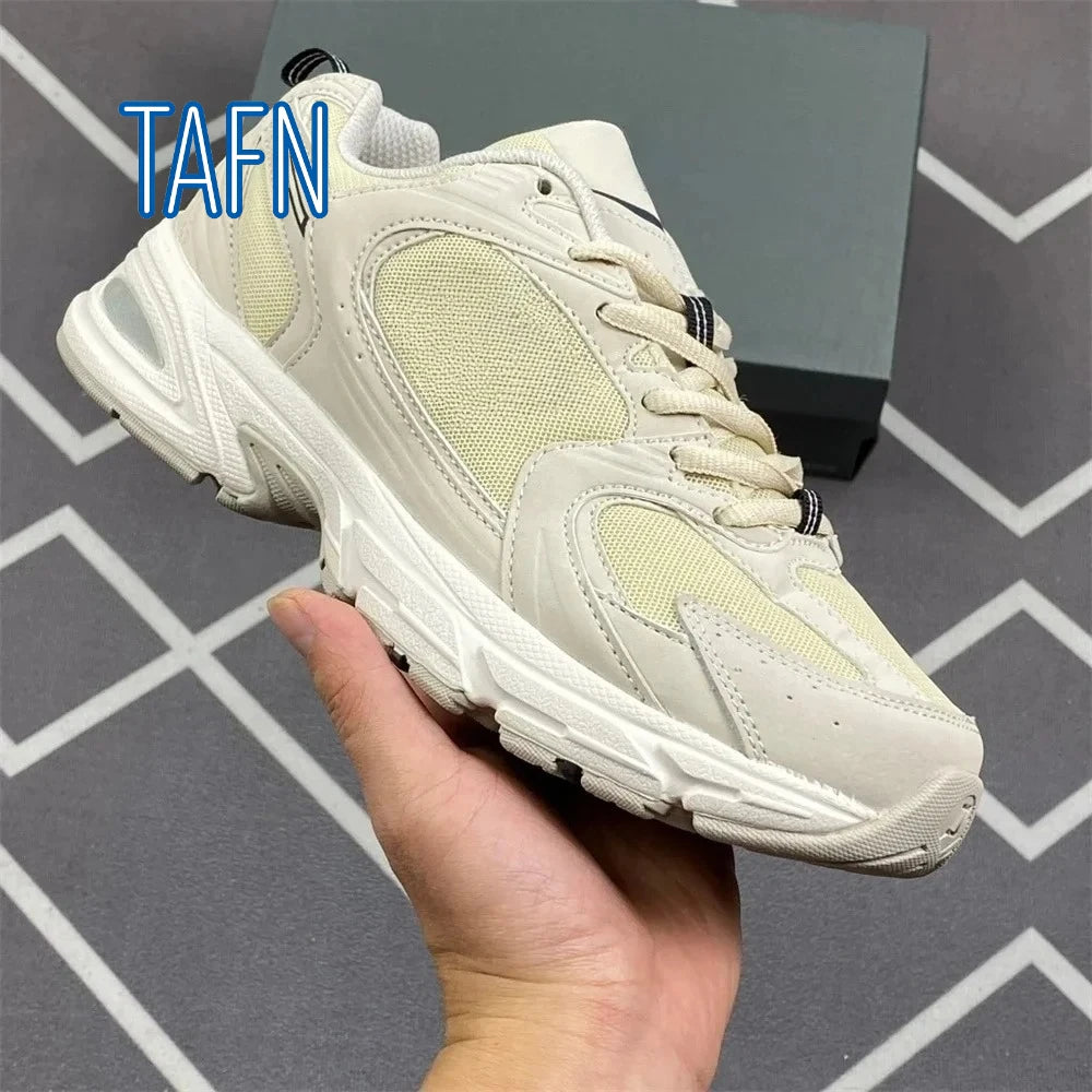 Y2K Retro Chunky Unisex Sneakers, Obermaterial aus Mesh und Synthetik-Mix, dicke geformte Sohle für urbane Outfits und trendige Streetlooks