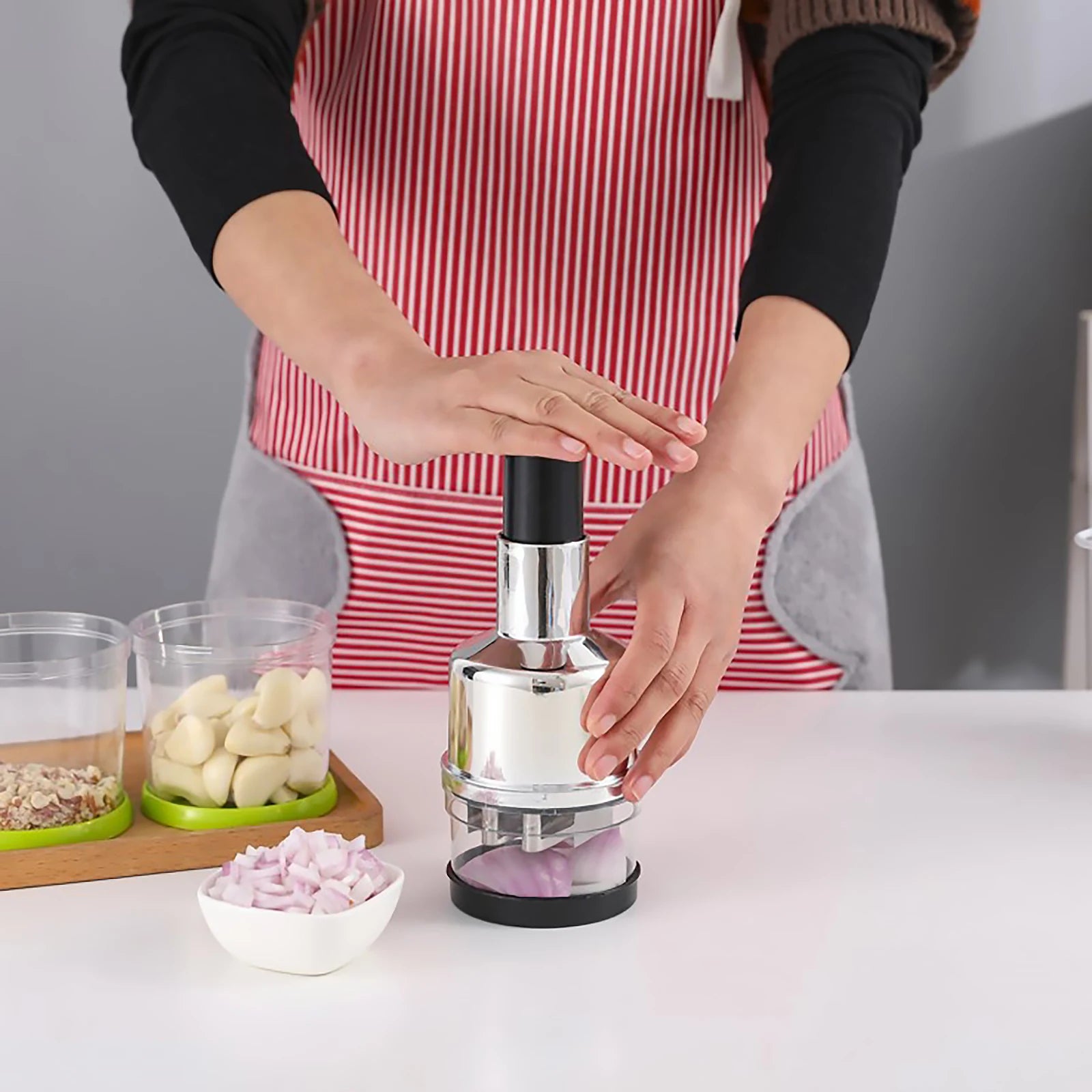 Manueller Lebensmittelzerkleinerer, tragbarer Zwiebel- und Knoblauchhacker, Nusshacker, effizientes Werkzeug zum Schälen von Knoblauch und Zwiebeln