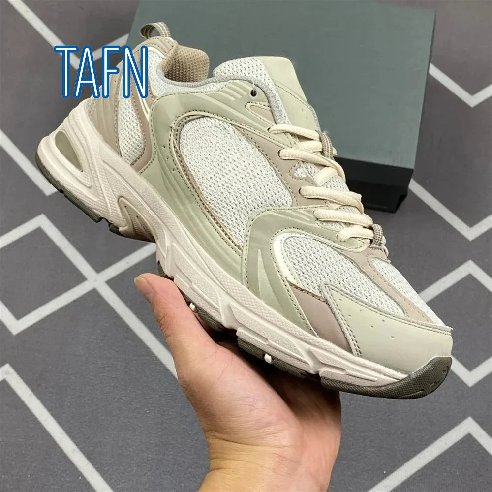 Y2K Retro Chunky Unisex Sneakers, Obermaterial aus Mesh und Synthetik-Mix, dicke geformte Sohle für urbane Outfits und trendige Streetlooks