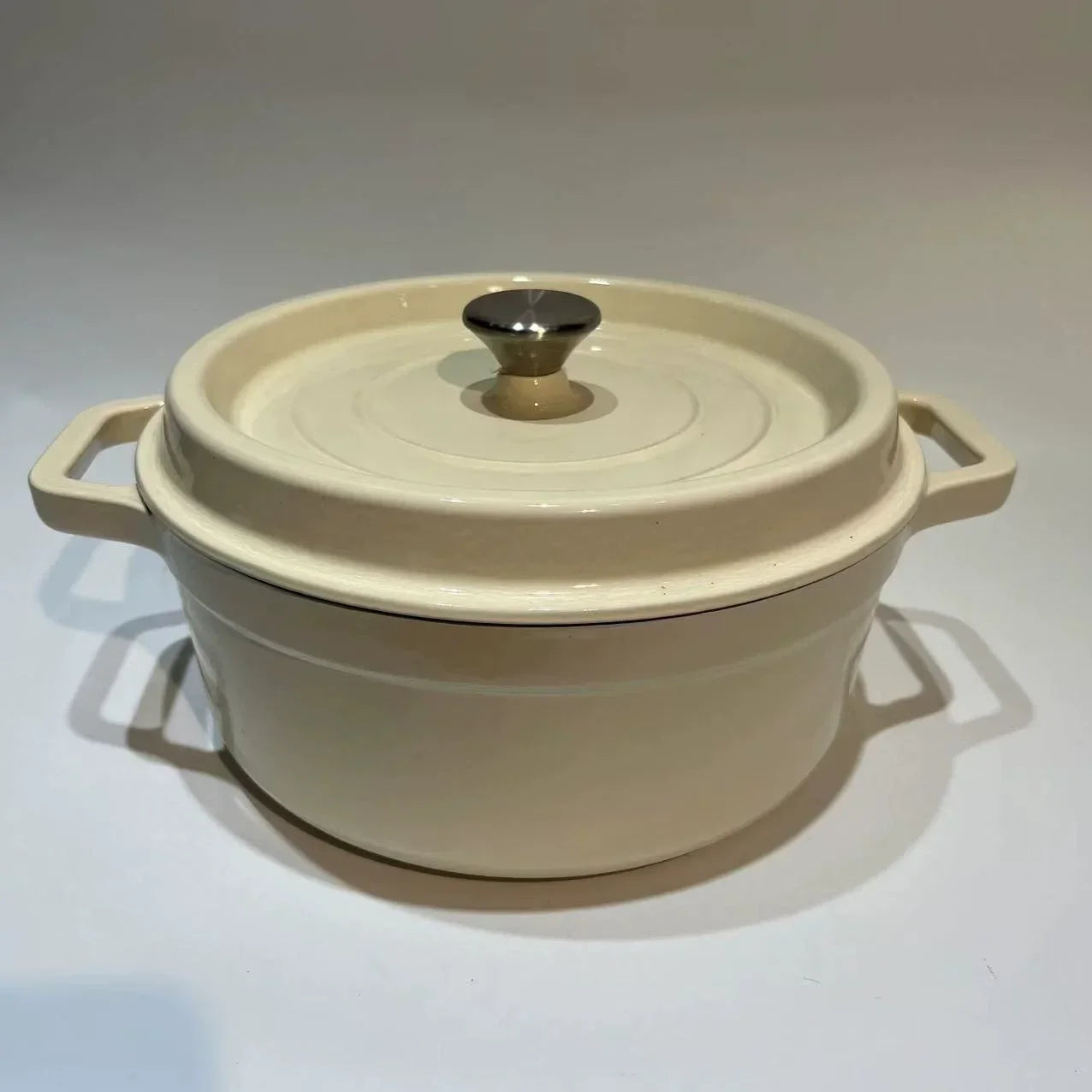Pentola per zuppa domestica Pentola smaltata con coperchio Smalto ceramico Resistente al calore Due orecchie Pentola antiaderente Fornello a induzione a gas Utensili da cucina