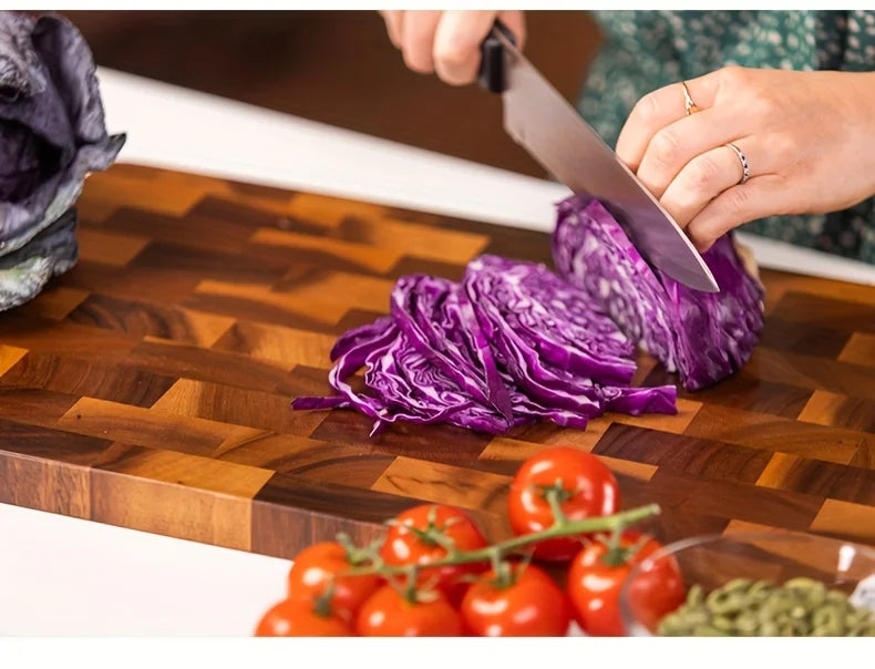1 großes Holzbrett: Robustes Schneidebrett mit Holzmaserung, aus großblättrigem Kamelienbaumholz für Fleisch, Käse, Gemüse, Brot
