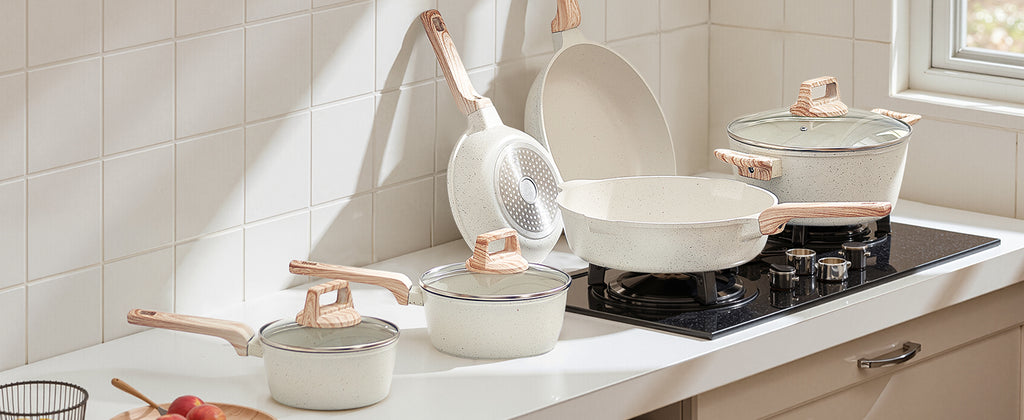 VEVOR Set di Pentole, Padelle Antiaderenti in Granito con Manico, Set di Pentole a Induzione da Cucina per Camper, con Frittura, Coperchi in Vetro Temperato, Bianco, 17 Pezzi