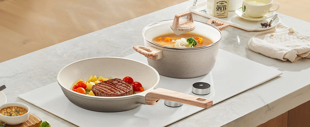 VEVOR Set di Pentole, Padelle Antiaderenti in Granito con Manico, Set di Pentole a Induzione da Cucina per Camper, con Frittura, Coperchi in Vetro Temperato, Bianco, 17 Pezzi
