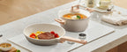 VEVOR Set di Pentole, Padelle Antiaderenti in Granito con Manico, Set di Pentole a Induzione da Cucina per Camper, con Frittura, Coperchi in Vetro Temperato, Bianco, 17 Pezzi